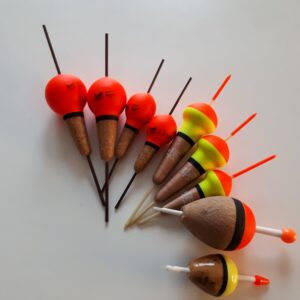 lot de 10 bouchons de pêche de la marque milo, coleur orange et jaune fluo