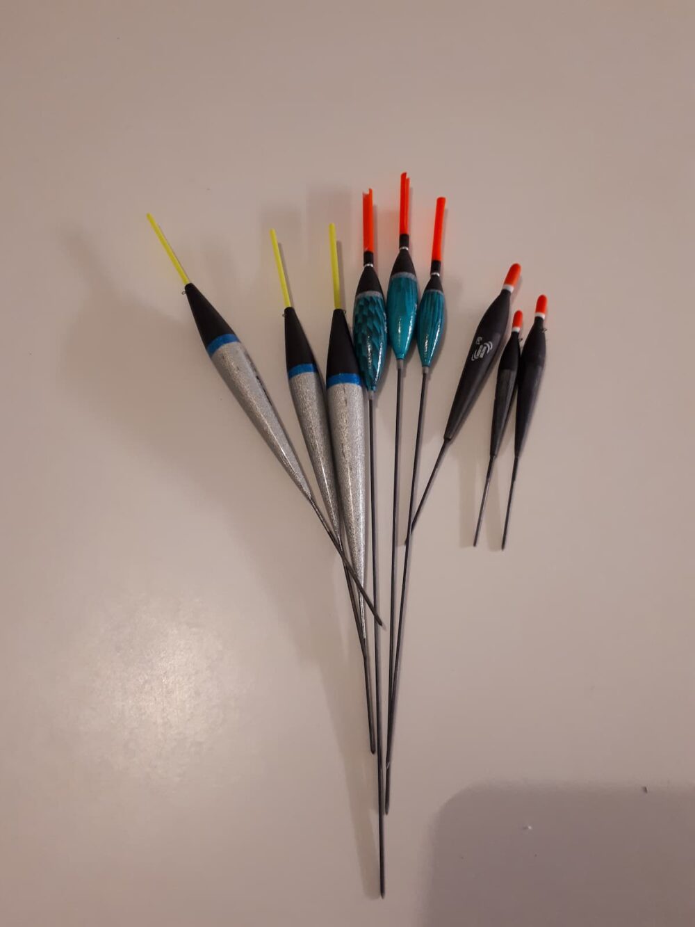 pack de 9 flotteurs, différentes tailles, 6 sont de marque milo
